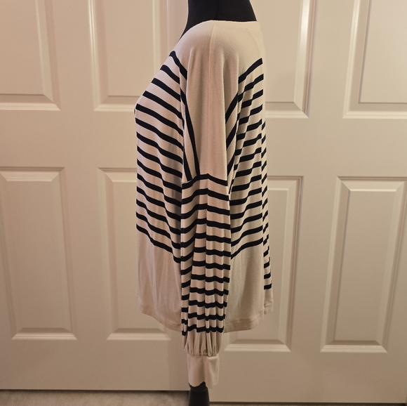 ❤️ 2 / $20 SALE  CAbi Size S Cream and Navy Striped T-shirt - Picture 2 of 6